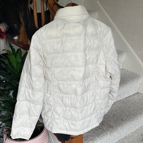 Abercrombie & Fitch Lightweight Cream White Packable Puffer Jacket - Picture 6 of 16